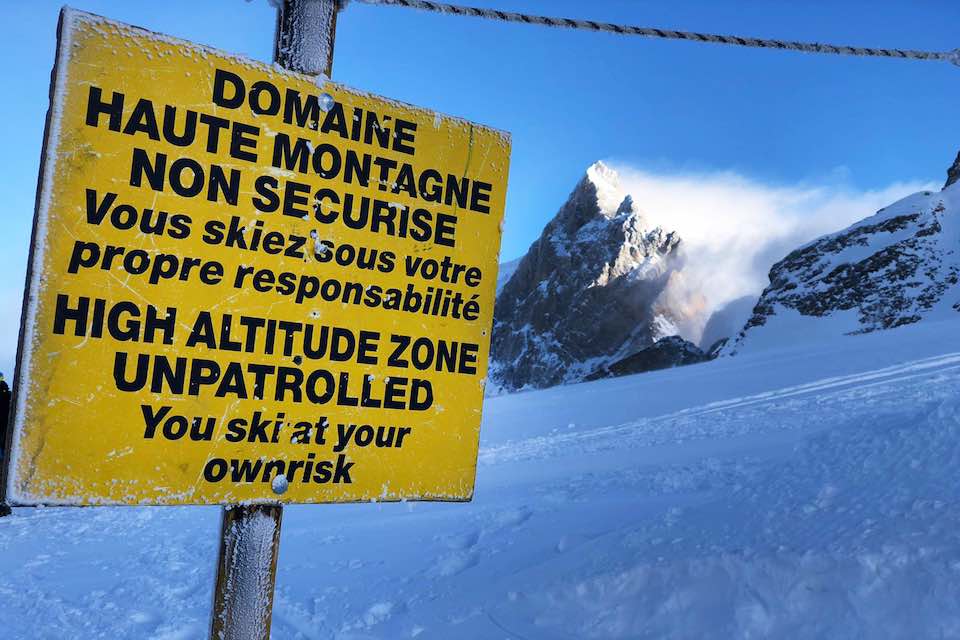  Le guide Snowlegend vous fournira un pack sécurité composé d’un DVA détecteur de victime en avalanche, d’une pelle, d’une sonde, d’un baudrier et d’un casque. C’est la base à La Grave