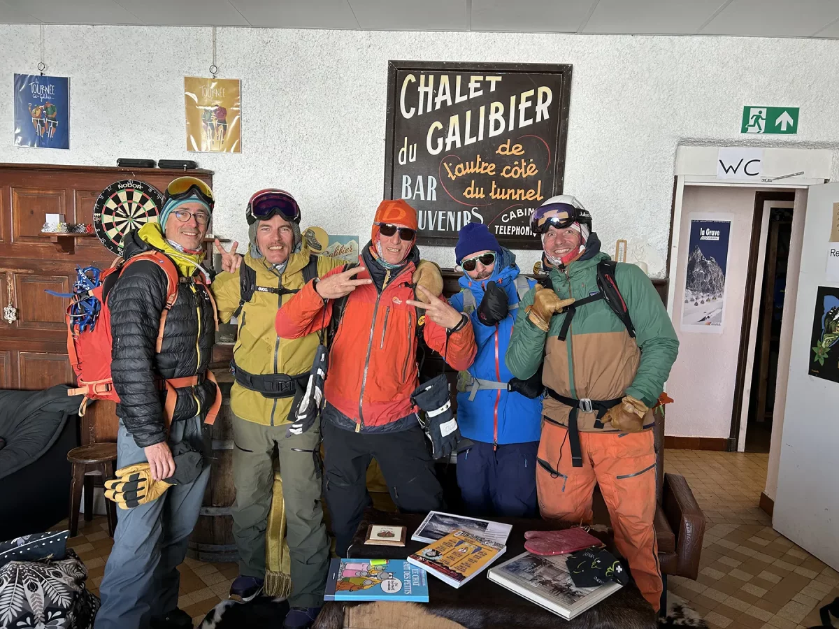 Ambiance Refuge convivial proche de La Grave La Meije au Col du Lautaret