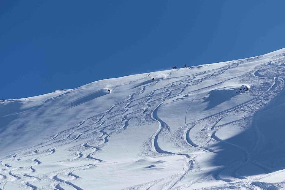  Chirouze à La Grave est un itinéraire freeride de 2300m de dénivelée ! Le guides Snowlegend connaissent plusieurs variantes ! Du Pur Bonheur !